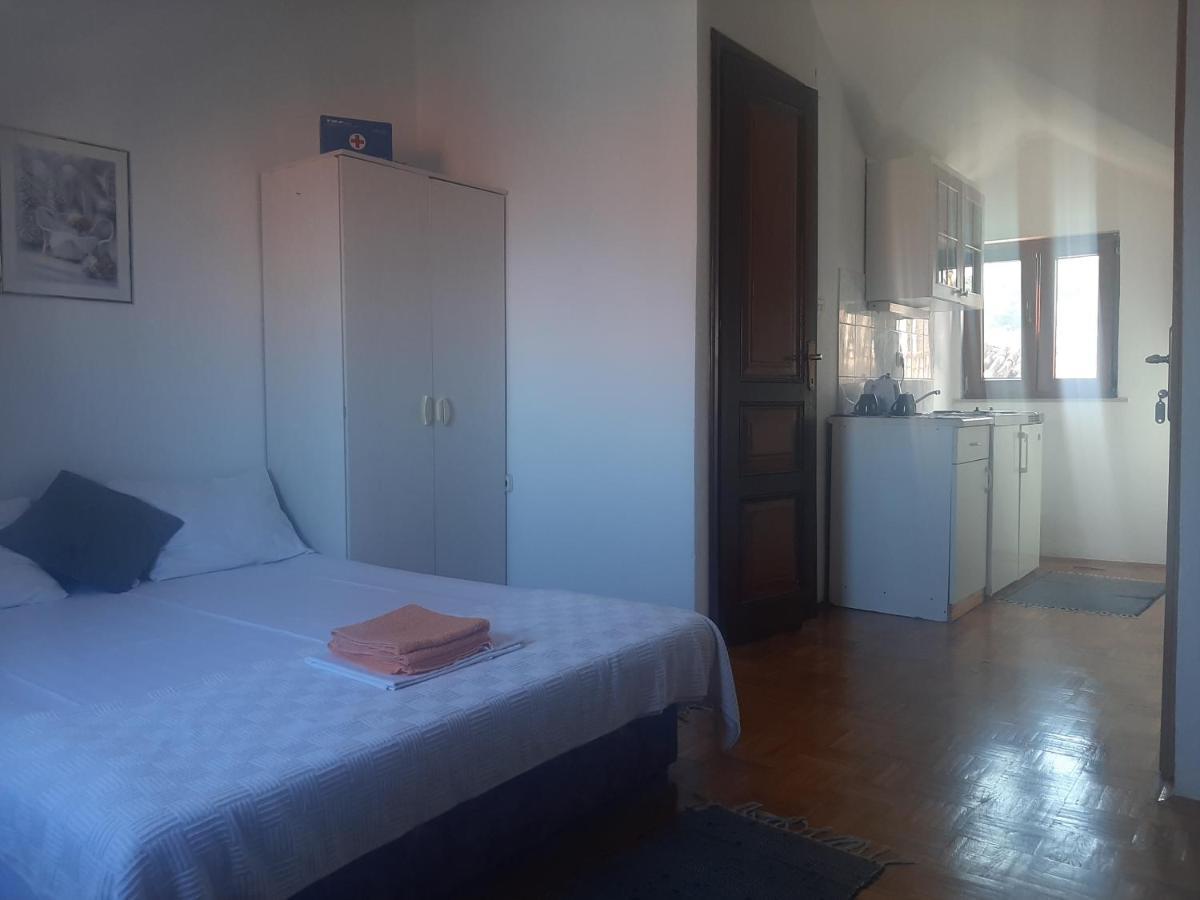 Vila Dora Supetar Apartment Luaran gambar